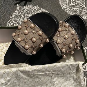 Well worn slides. No pearls or studs missing. Women’s Size 37.